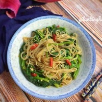 Spinach with noodles